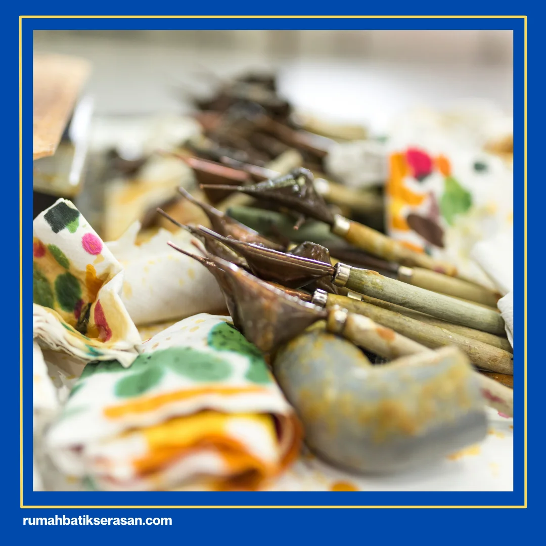 ciri-ciri batik mega mendung