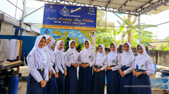 MTsN 1 Muara Enim Belajar Membatik di Rumah Batik Serasan